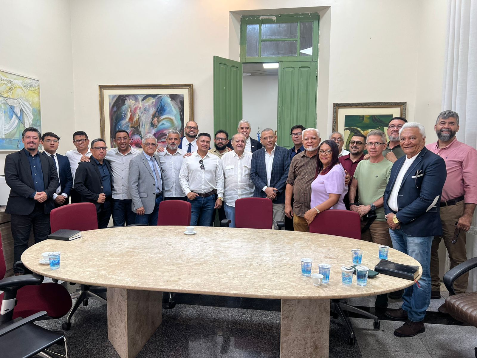 Frente Evang�lica por Teresina se re�ne com o Prefeito Silvio Mendes para ora��o e apoio � cidade