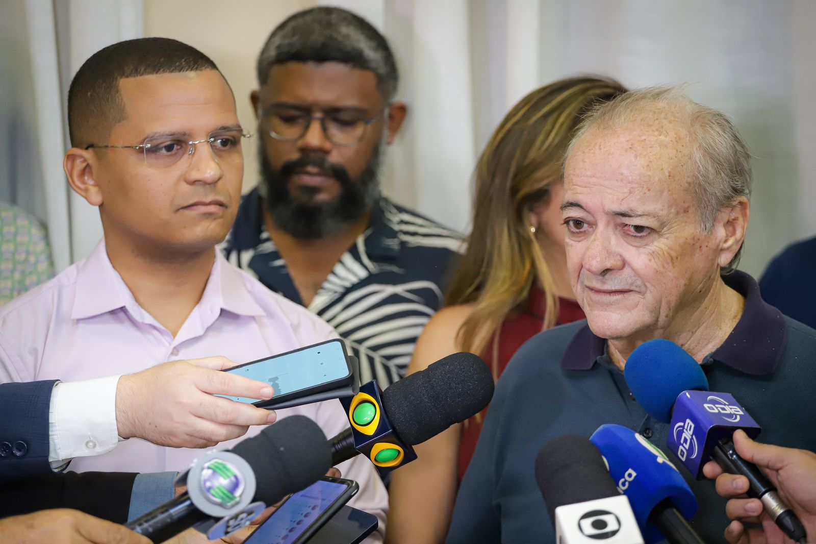 Prefeito Silvio Mendes anuncia pagamento de f�rias dos professores da rede municipal