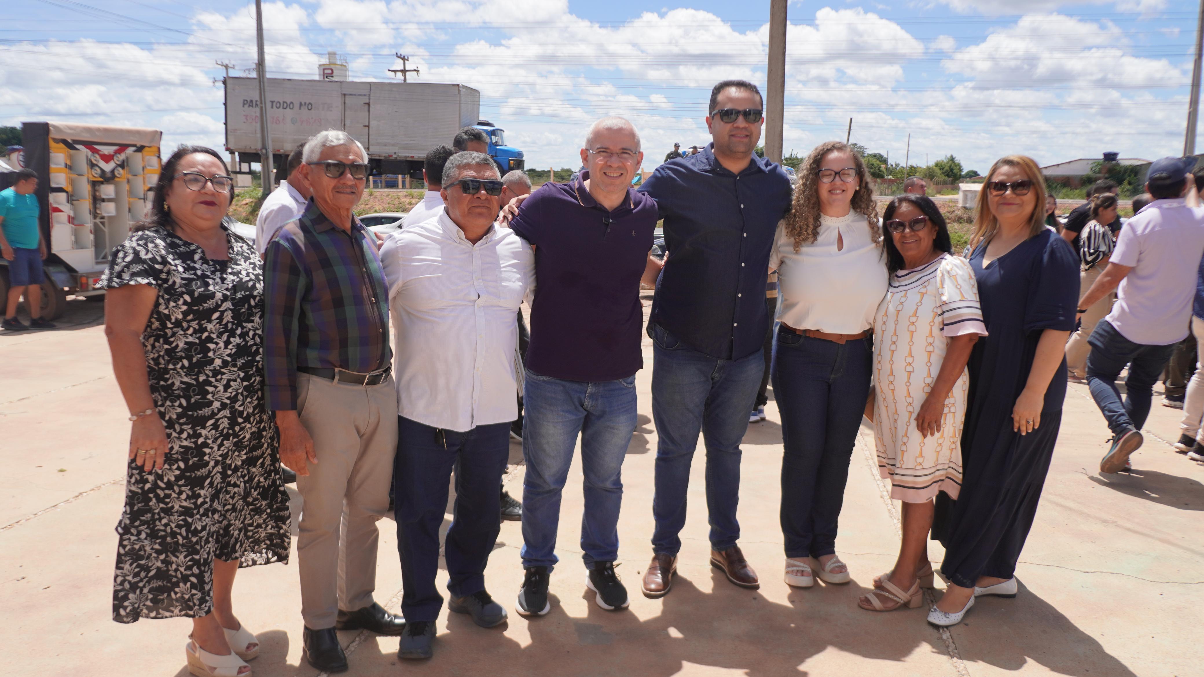 Deputado Tiago Vasconcelos participa da inaugura��o da Pra�a Presb�tero Joaquim Manoel Barbosa em Marcol�ndia