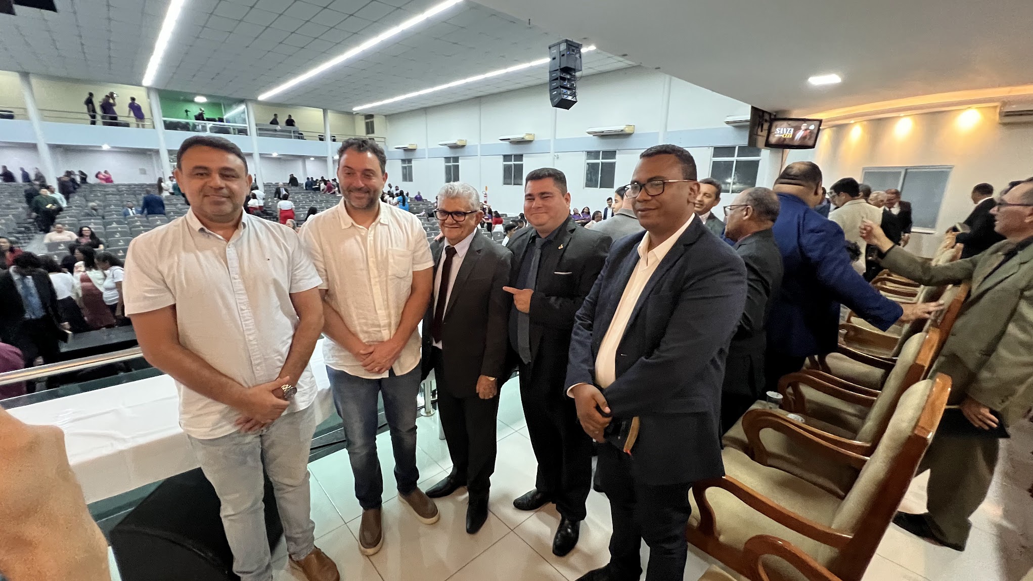 Deputado Federal �tila Lira, defensor da anistia, � recebido por lideran�as da Assembleia de Deus no Piau�