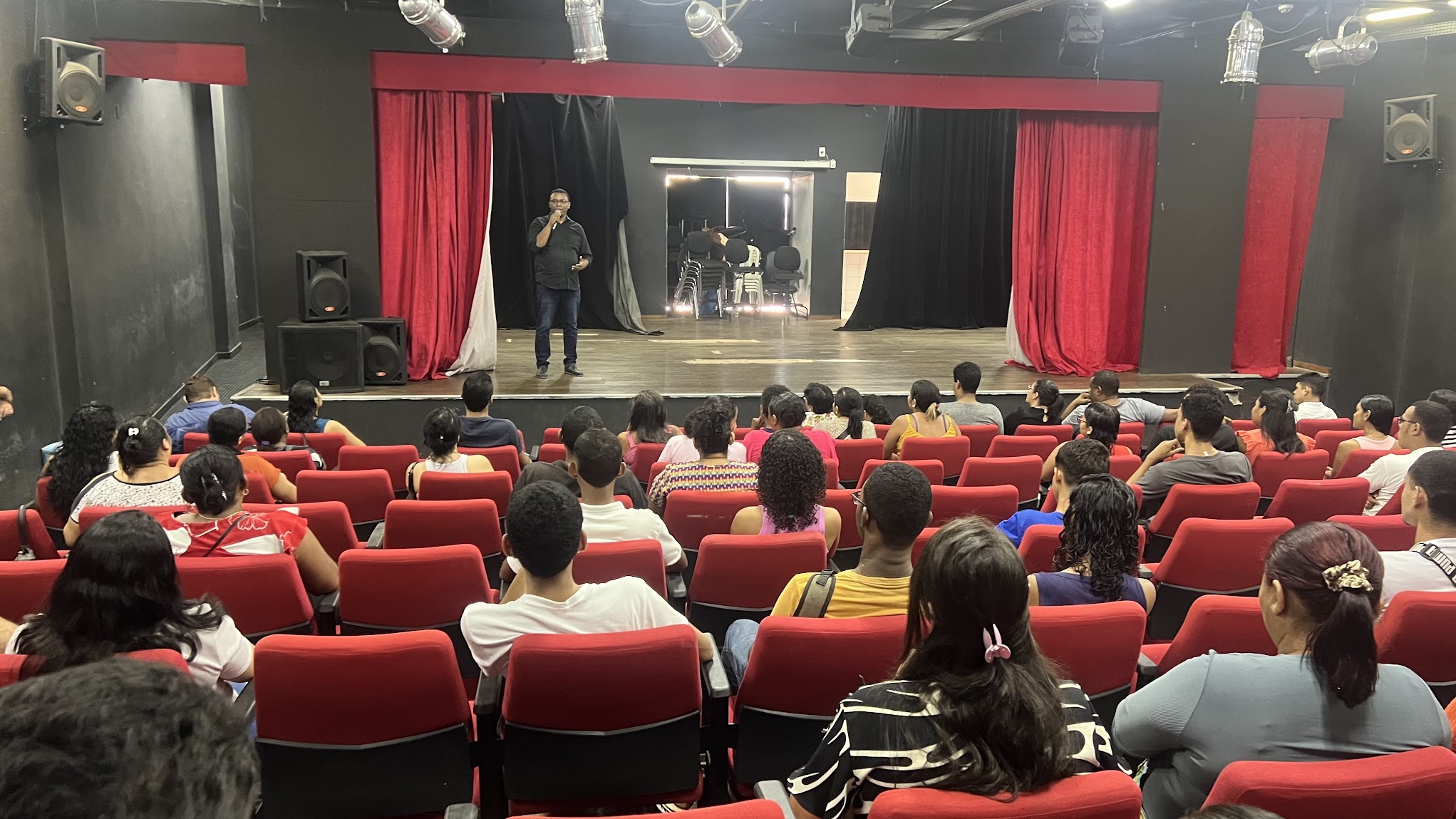 Mais de Mil Jovens Inscritos no Projeto de Orienta��o Vocacional para o Emprego e Empreendedorismo