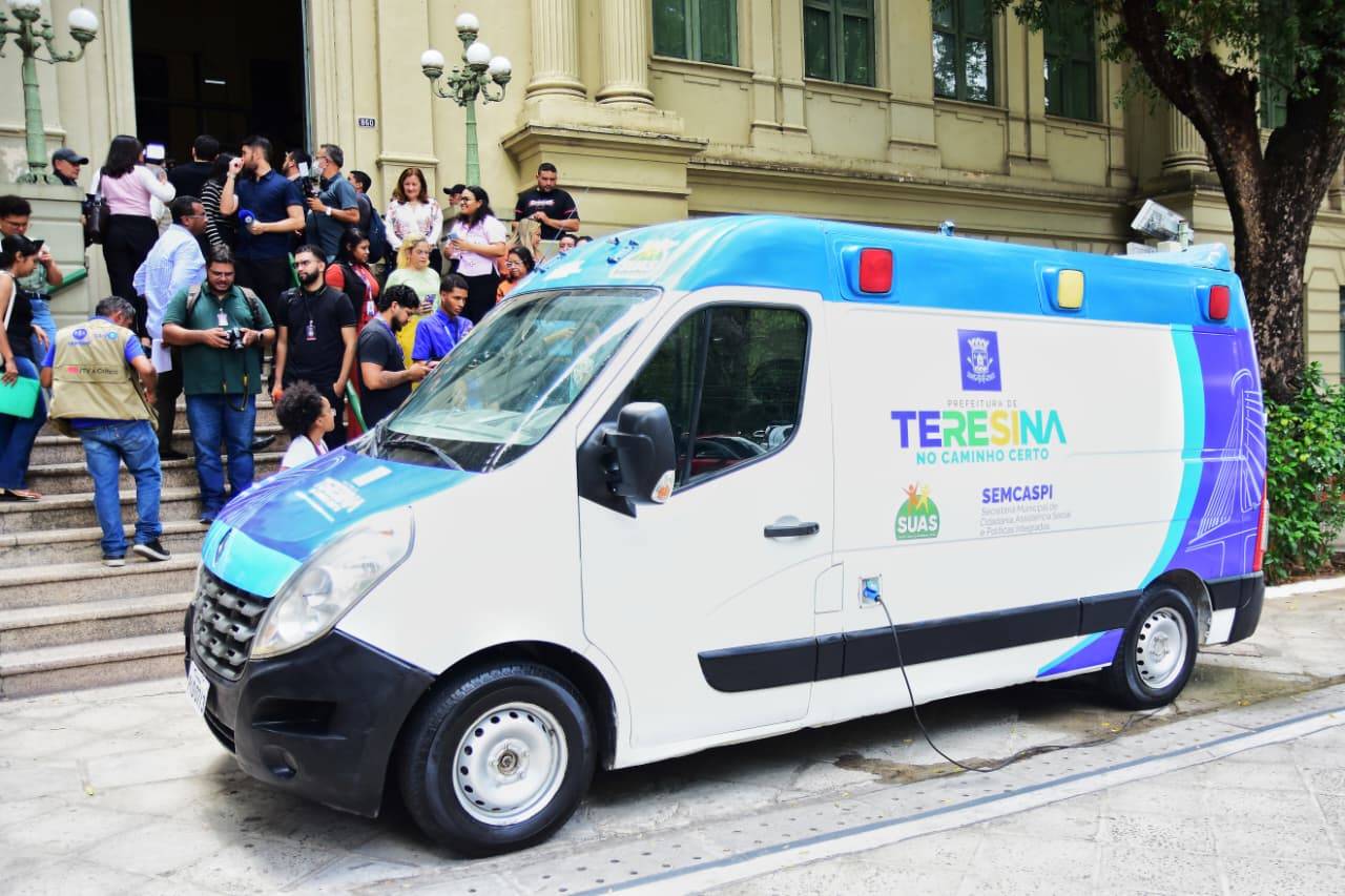 Prefeito Silvio Mendes anuncia entrega de carros adaptados para banhos de moradores em situa��o de rua