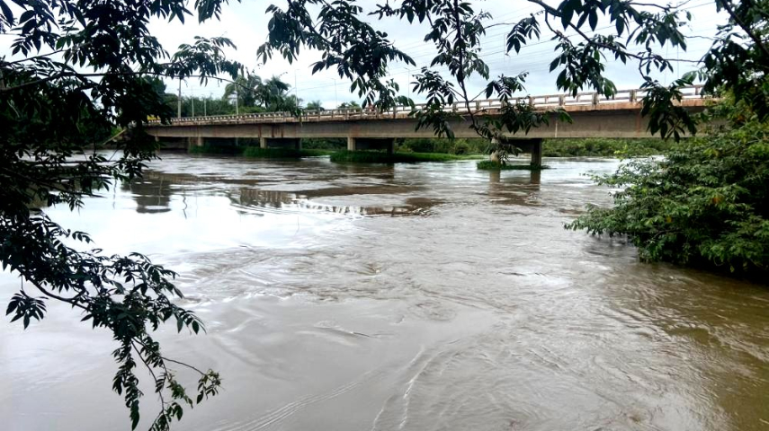 Rio Long� ultrapassa cota de alerta e Defesa Civil intensifica monitoramento na Bacia do Parna�ba